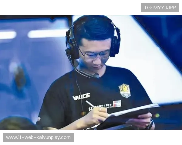 详解“电竞裁判”的入行标准：他们不仅要懂规则，还要懂选手的微表情。